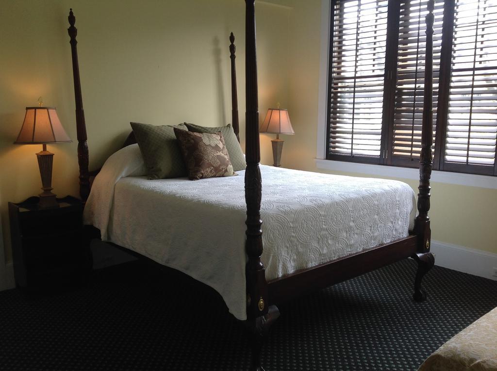Om Sanctuary Holistic Retreat Hotel แอชวิลล์ ภายนอก รูปภาพ