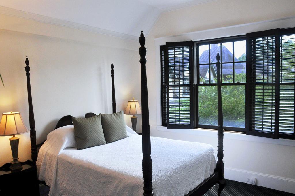 Om Sanctuary Holistic Retreat Hotel แอชวิลล์ ภายนอก รูปภาพ