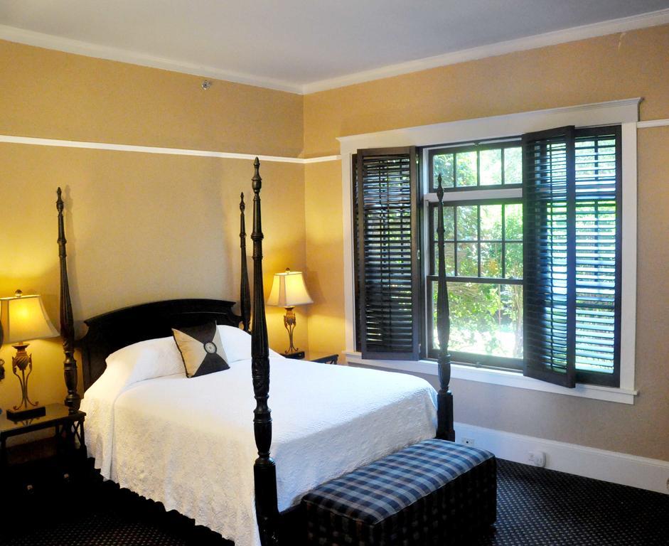 Om Sanctuary Holistic Retreat Hotel แอชวิลล์ ภายนอก รูปภาพ