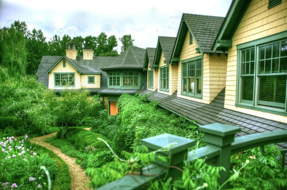Om Sanctuary Holistic Retreat Hotel แอชวิลล์ ภายนอก รูปภาพ