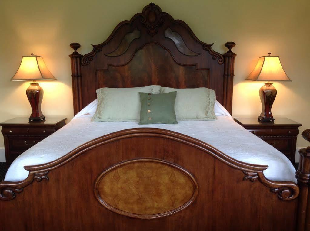 Om Sanctuary Holistic Retreat Hotel แอชวิลล์ ภายนอก รูปภาพ