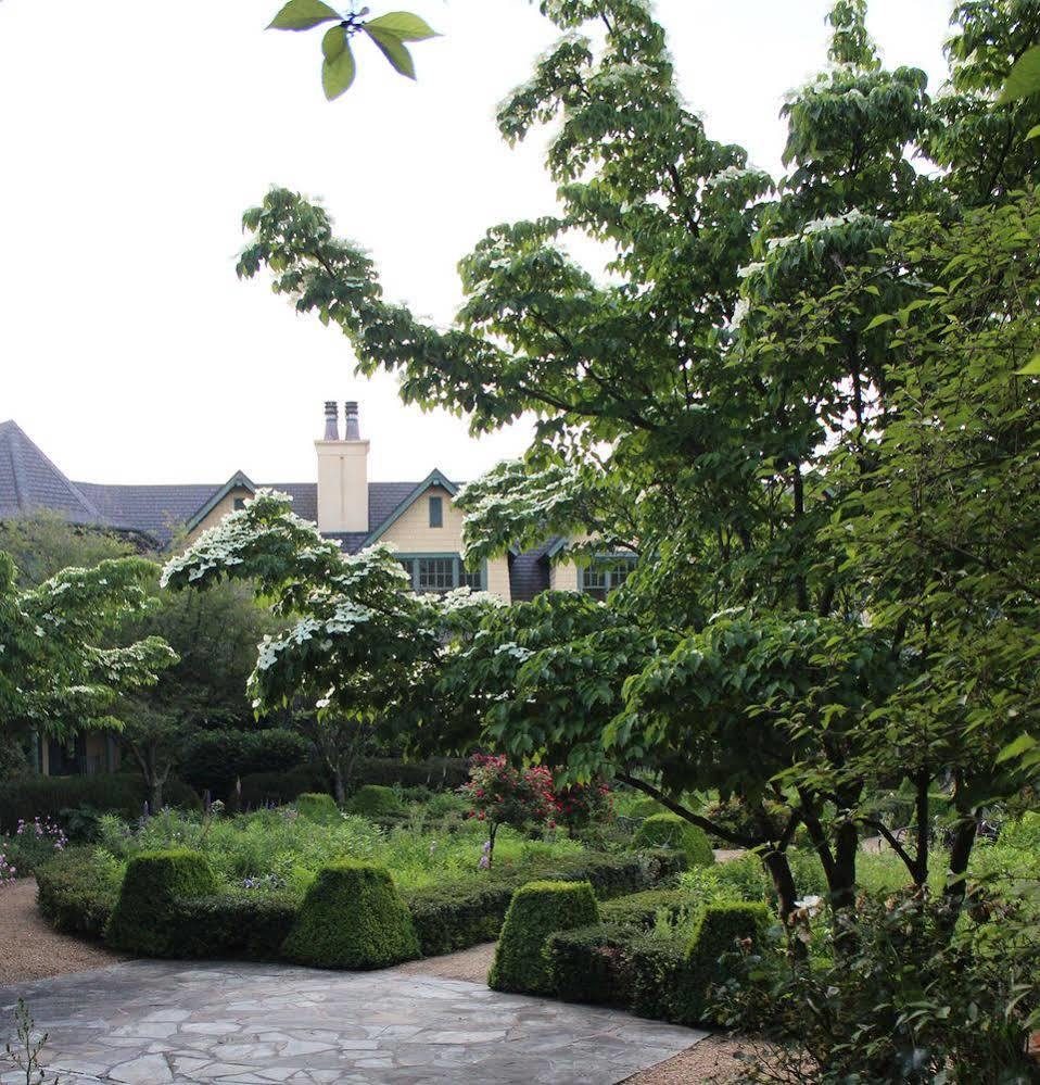 Om Sanctuary Holistic Retreat Hotel แอชวิลล์ ภายนอก รูปภาพ