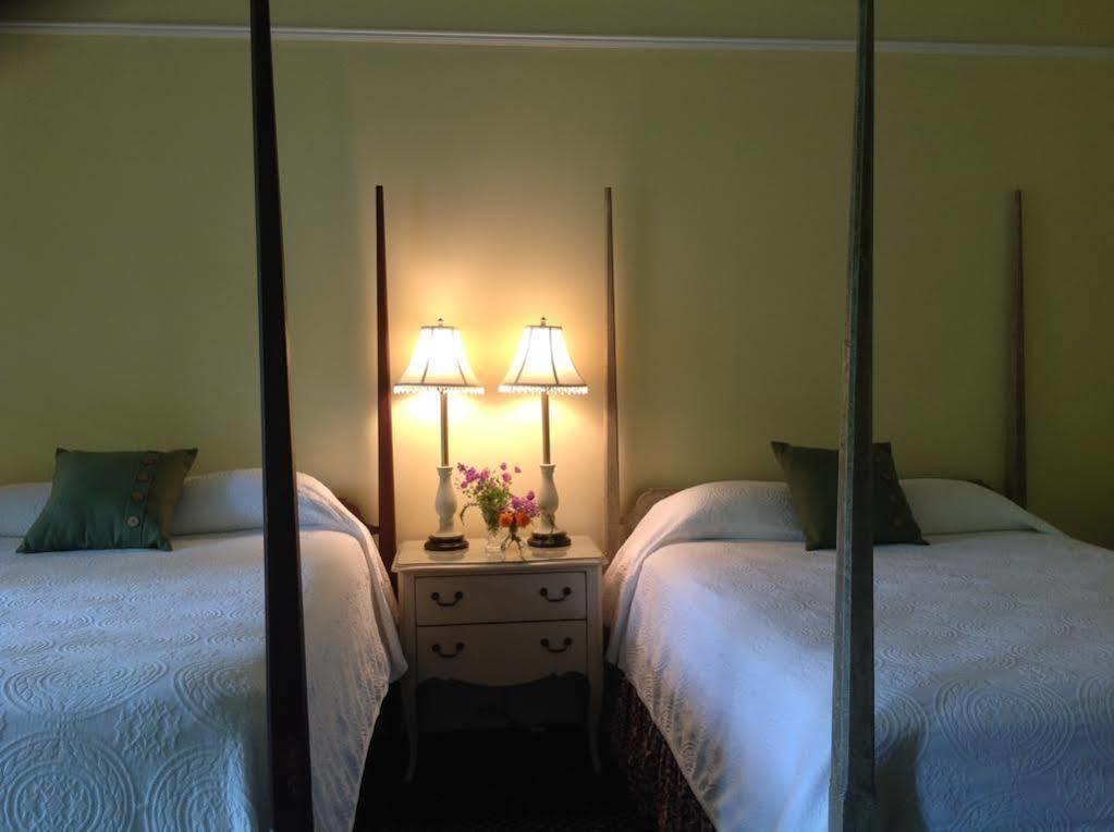 Om Sanctuary Holistic Retreat Hotel แอชวิลล์ ภายนอก รูปภาพ